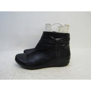 Clarks Collection Womens Size 9 M Black Leather Zip Ankle Boots Booties